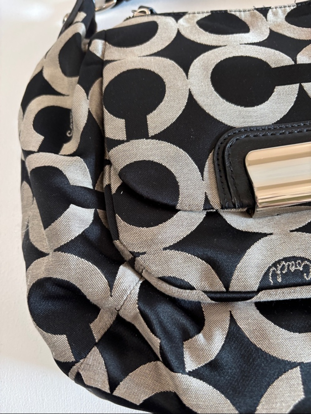 Coach Black & Cream Signature Shoulder Bag - Picture 5 of 16